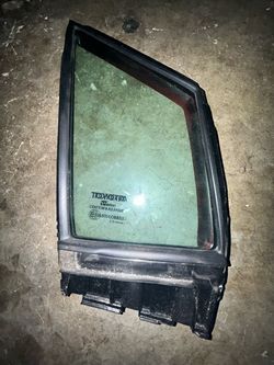 Toyota Corolla 2025 le front right door vent window