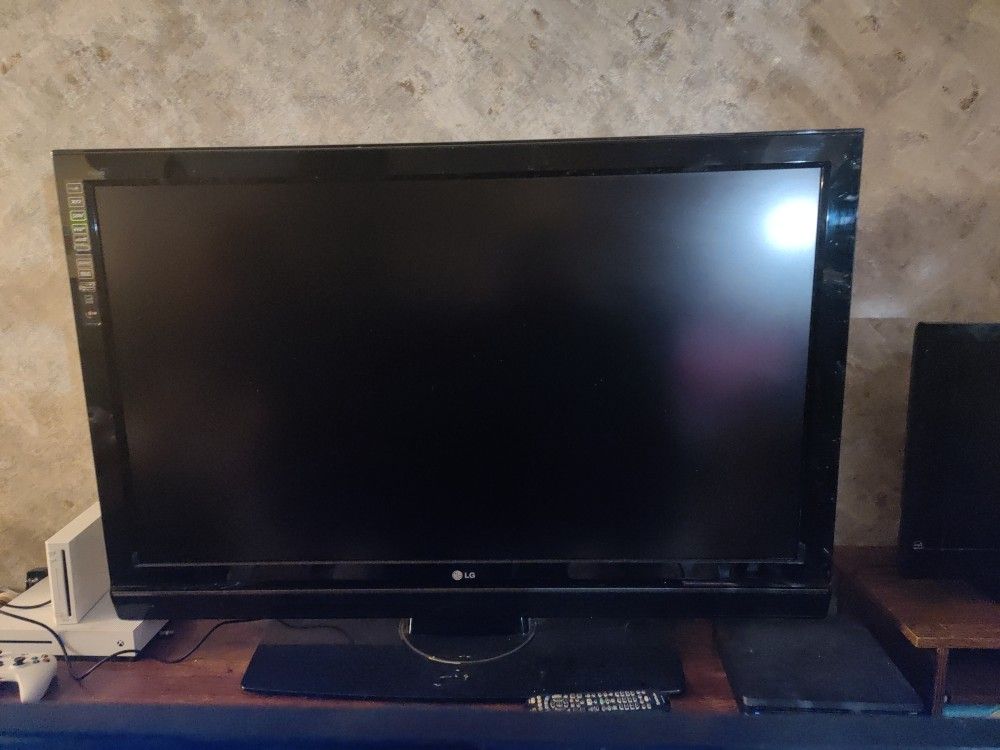 LG TV 52-55 Inch HDTV