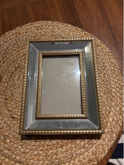 Isaac and Jacob’s 4x6 Gold Mirror Picture Frame