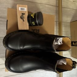 Dr. Martens CHELSEA Boot, Women’s 7, Like New