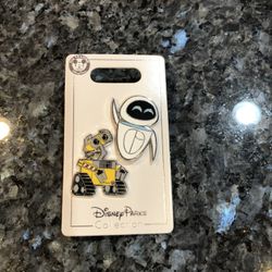 Disney Parks Pixar Wall-E & Eve Set Of 2 Trading Pins.  Brand New On Original Card 