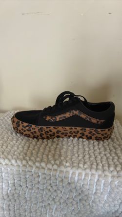 Platform leopard vans