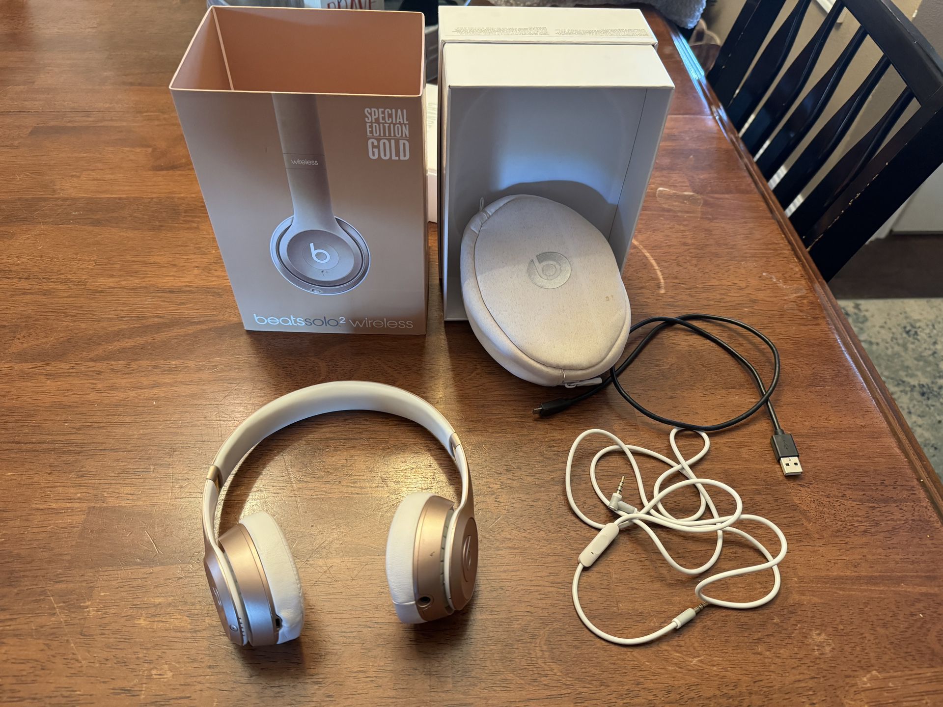 Beats Solo 2 -  Special Edition Gold - Excellent Condition