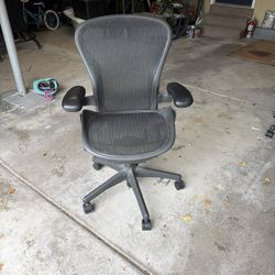 Herman Miller Aeron Size B