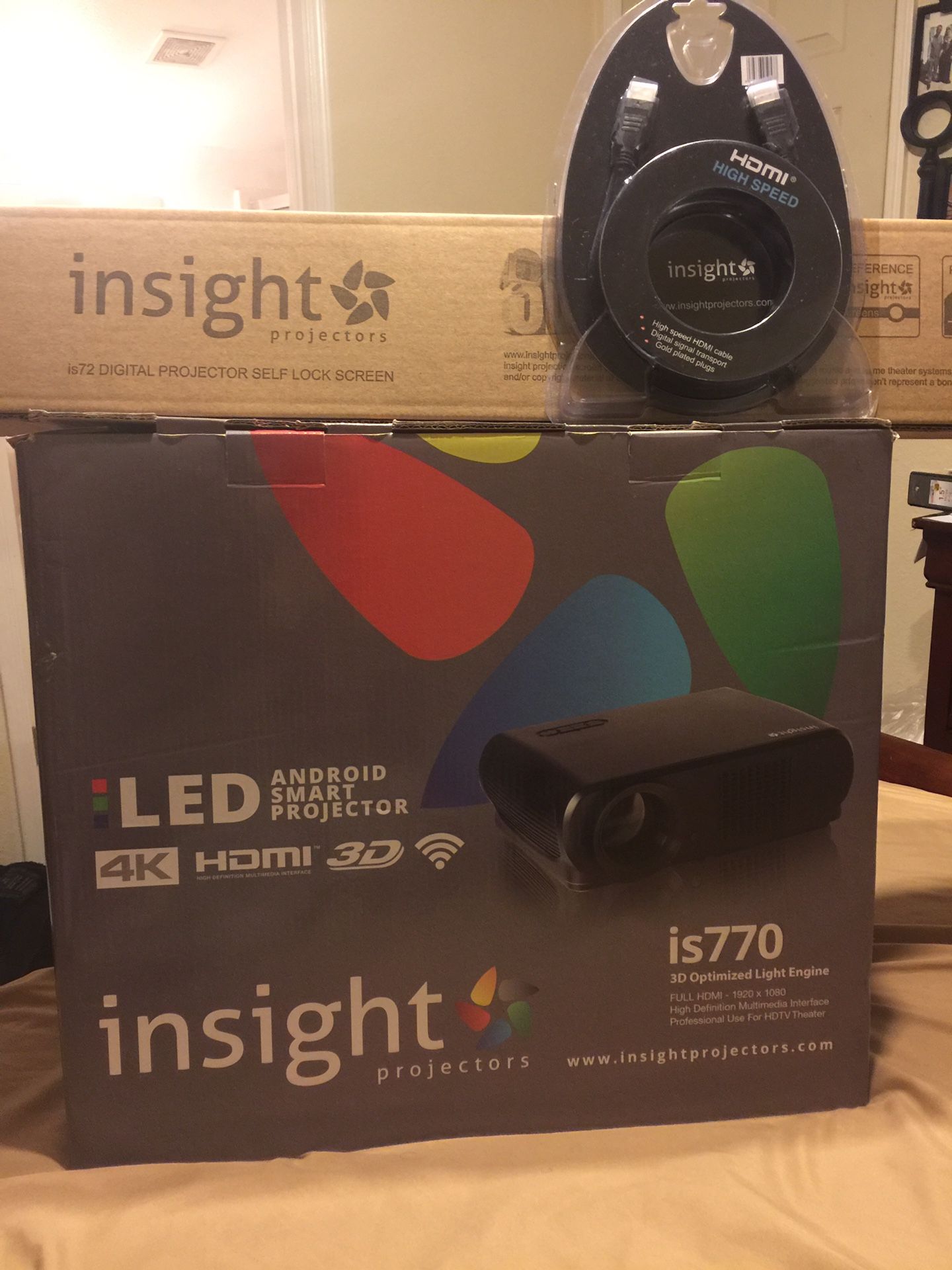 NEW Insight Projector is770 and Screen