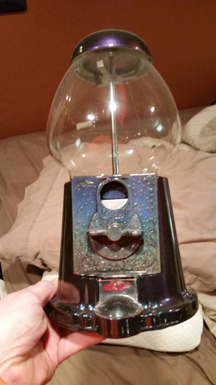 Chameleon paint medium gumball machine