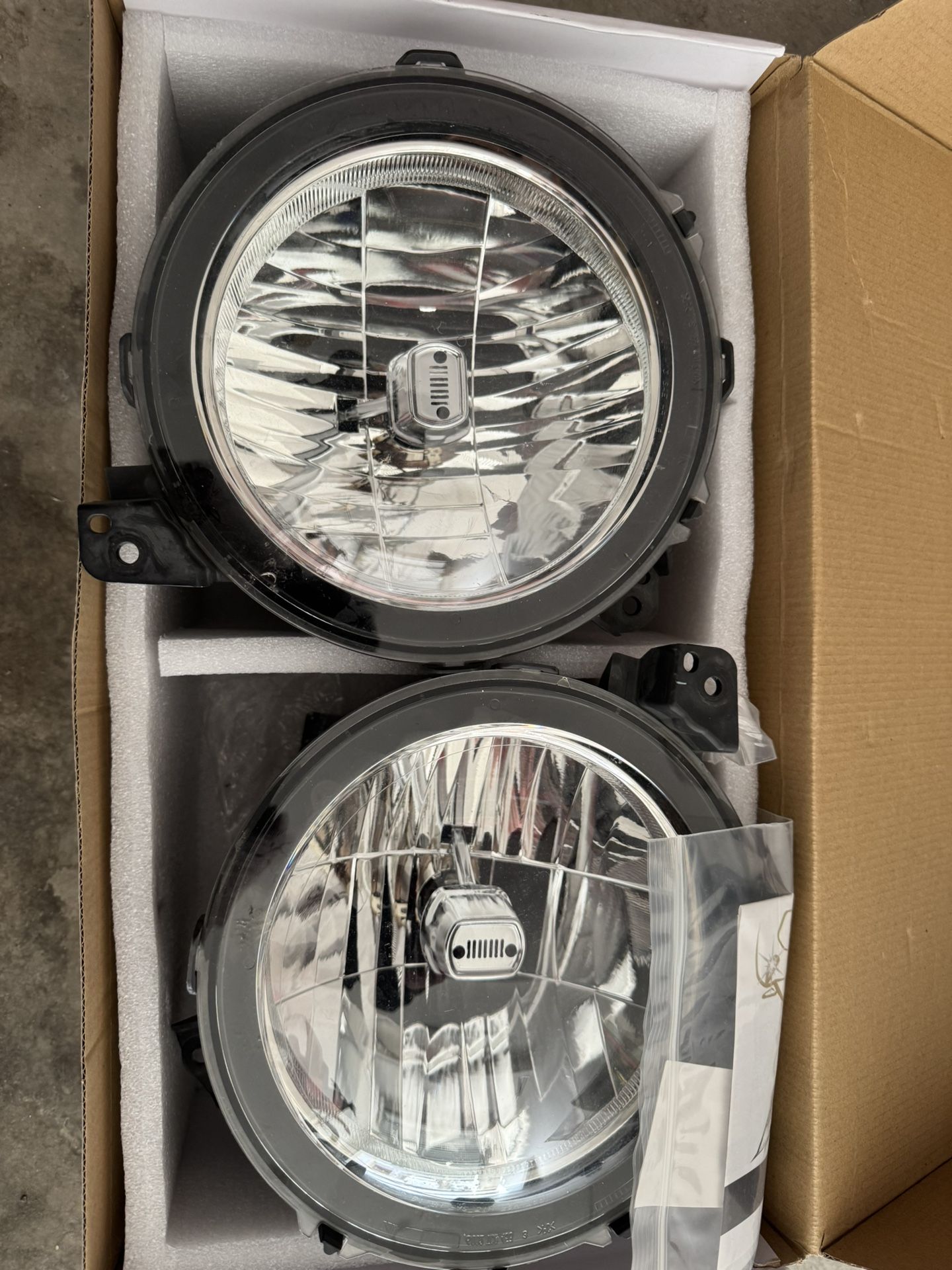 Jeep Gladiator Stock Headlights
