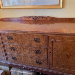 Gorgeous Dresser / 3  Drawer / 2 Cabinet 