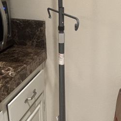 IV Stand On Wheels
