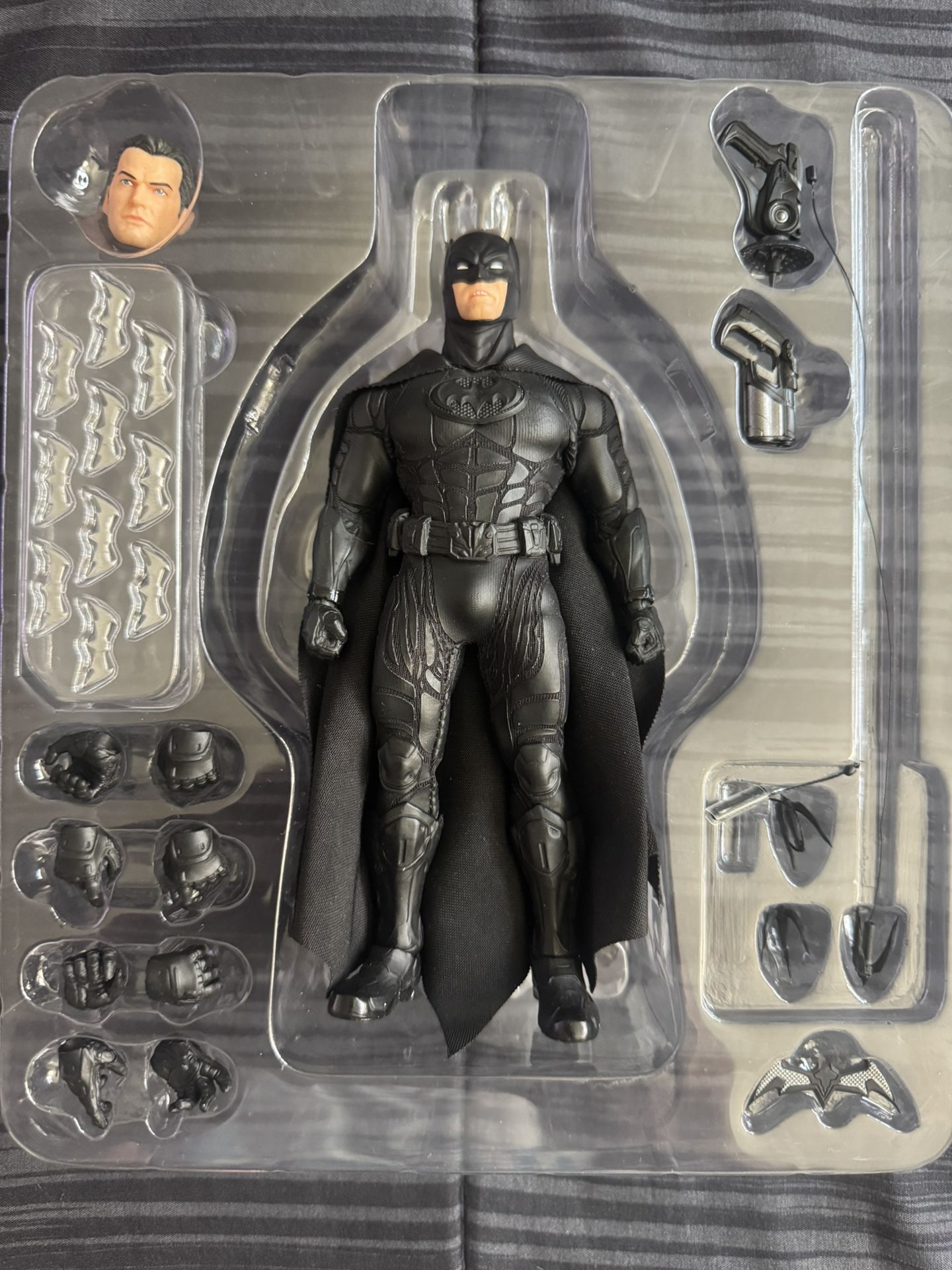 Mezco Batman (Black Mask 2 Pack) Batman only