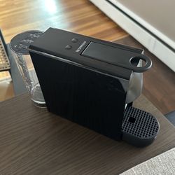 Nespresso Essenza mini black machine