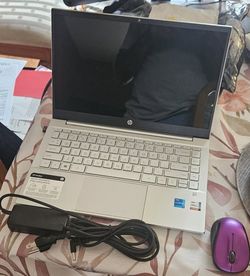 HP Pavilion 15 Laptop – Intel Core i5, Iris Xe Graphics, Charger Included