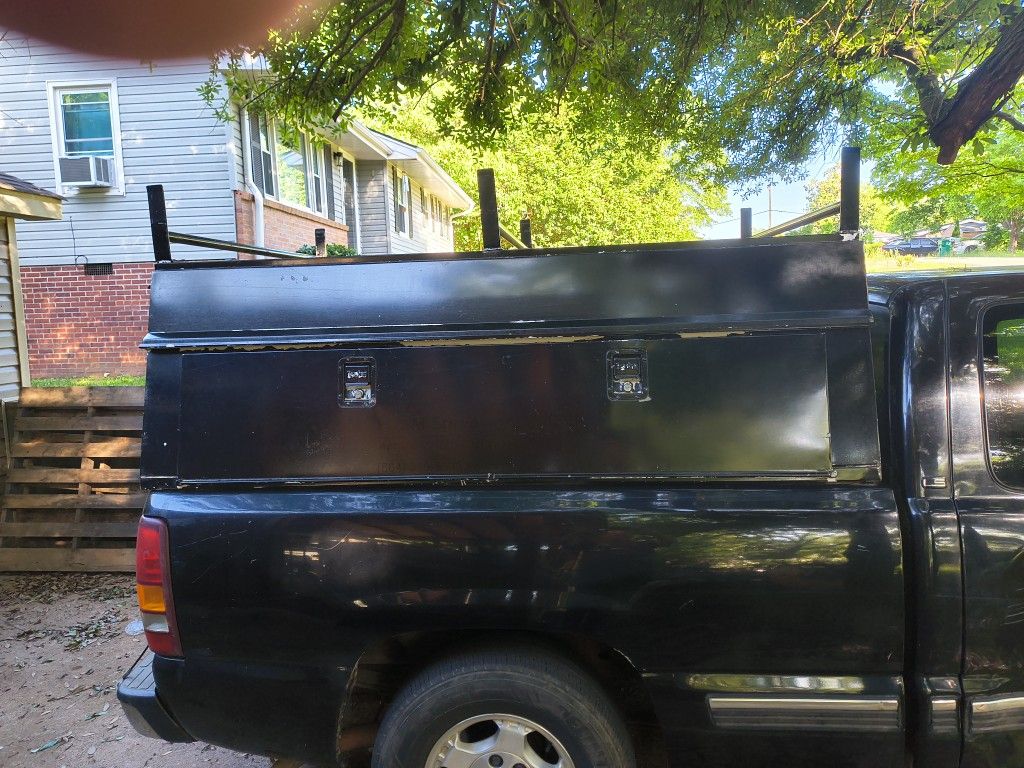 READING TRUCK TOPPER W/LADDERRACK