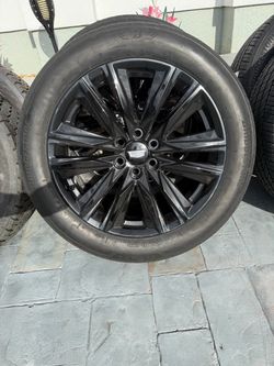 22in Escalade wheels/tires. Tires are Bridgestone 275/50/22 and are 95% or better. Wheels are in perfect condition with no damage. Will fit all full s