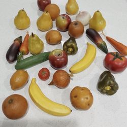 Lot Of 27 Pcs Faux Realistic Fruits, Veggies, Food props. Decora Wax plastic Vtg