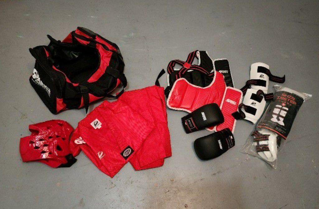 Parks Taekwondo Duffle Bag & Gear