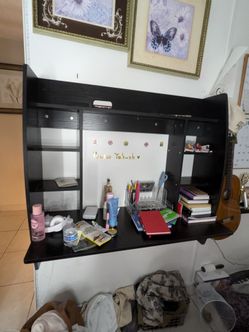Wall mounted desk