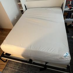 FREE Queen Mattress (NO DELIVERY - Must Pick Up This Week) MINT CONDITION w Topper & Protective Cover