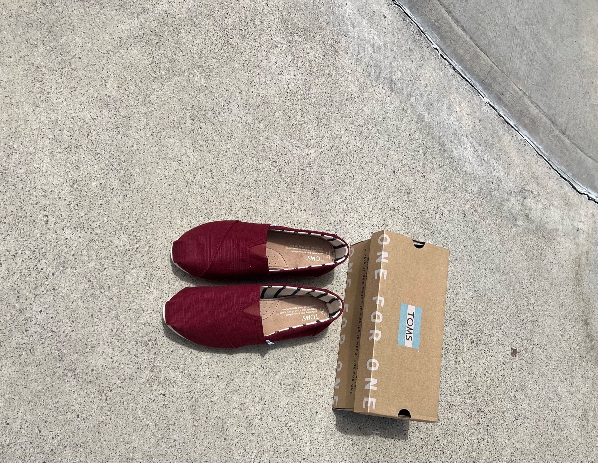 TOMS Black Cherry W7
