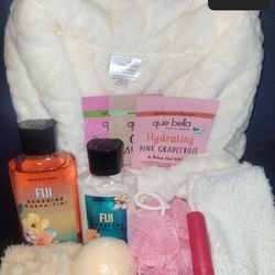 Valentine's Basket. Valentine's Gift Set Bathrobe Spa Kit Birthday Gift. BBW Fiji San Valentin