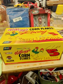 1999 Revell NASCAR #5 Terry Labonte Kellogg’s Corn Flakes Racing Diecast 1:24.