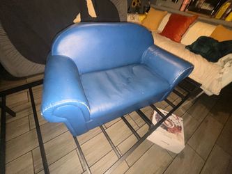 Lakeshore couch  10$