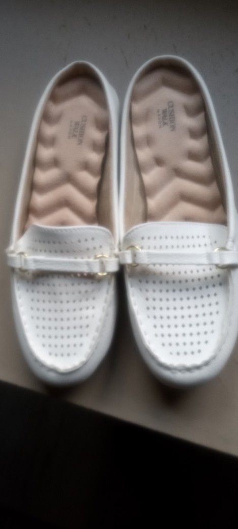 Cushion Walk ,Off White,Size 9. New