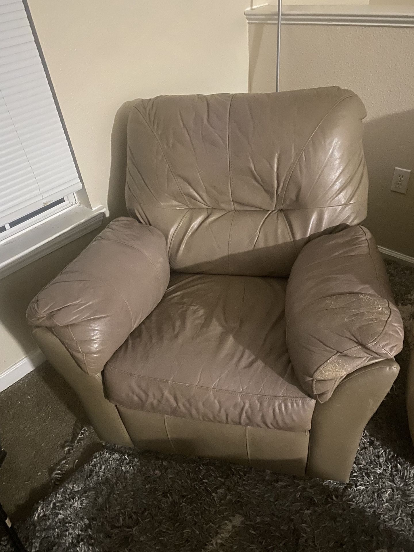 leather recliner 