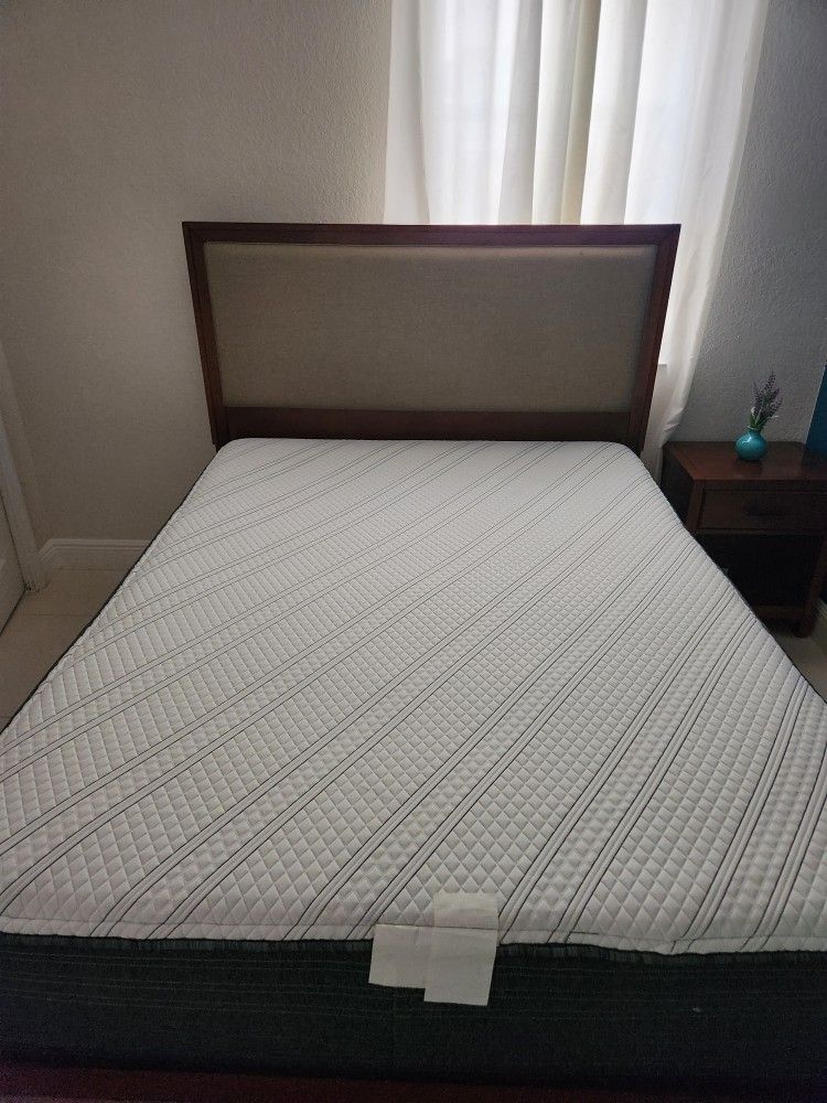 Queen Beautyrest Hybrid Mattress + Box Spring — BRX1000-C Plush | Miramar