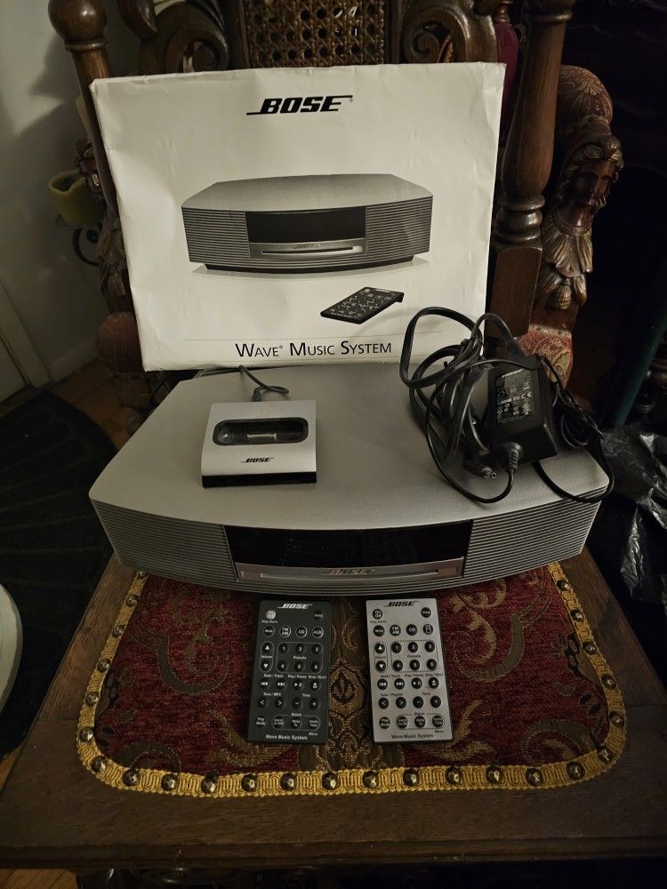 Bose Music Wave System ! Two Remotes ! Charging Station!  All Original & Complete! Great Condition! 