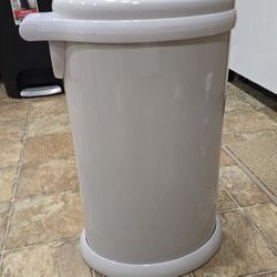 Ubbi Diaper Pail w/bags