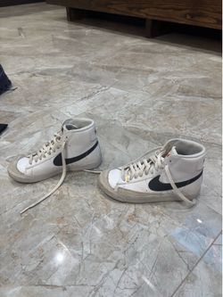 nike blazers size 4Youth
