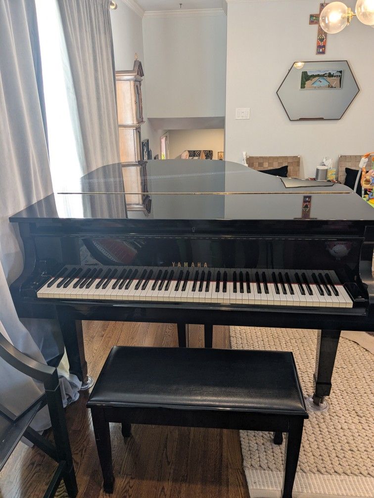 Yamaha Baby Grand Piano - Black