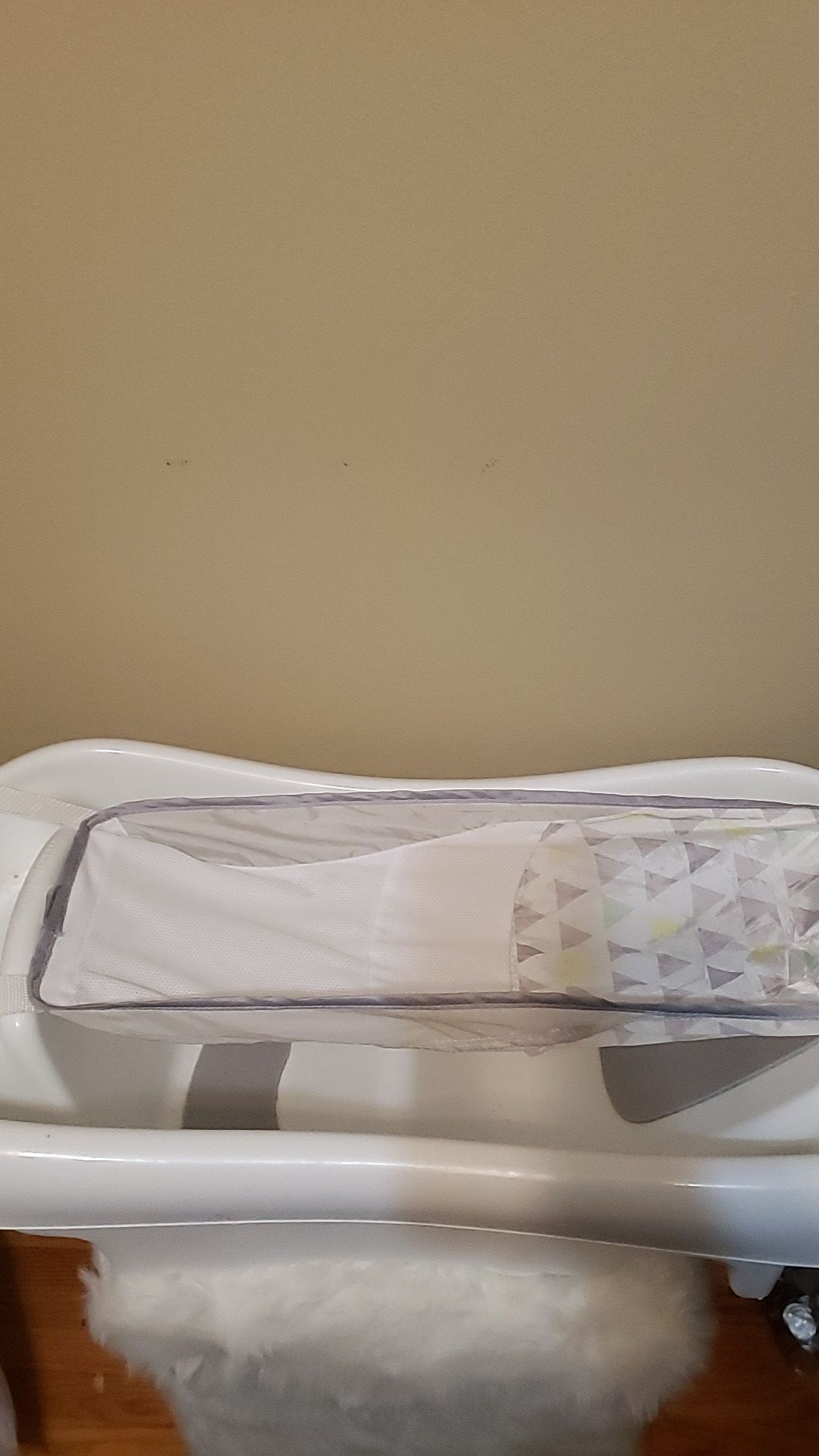 White baby bath tub