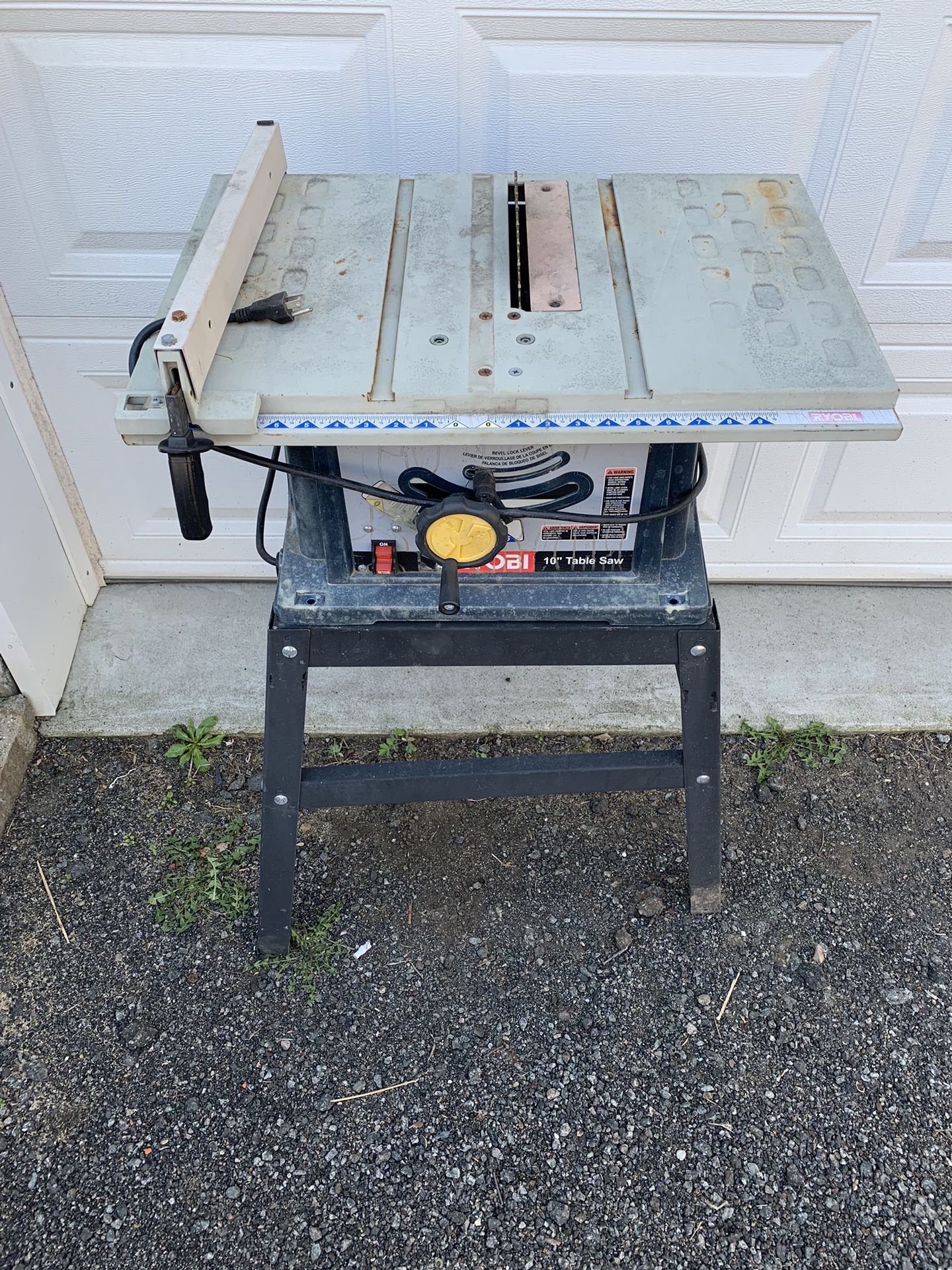 Ryobi 10 inch table saw and stand and blade great shape