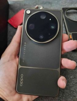 Vendo o Cambio Oppo Find X9 Ultra 512gb/12gb RAM Global , Cómo Nuevo Caja y Accesorios Cambio con $$ a mi favor