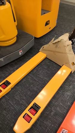 Used Hand Pallet Truck | Hydraulic Pallet Jack A-1008 | 7,700 lb Capacity