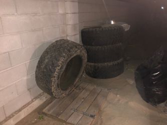 Mud terrain off-road tires