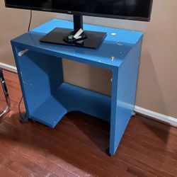 Free  Computer Tables Whoever Take Both The Item Will Get $10 Free