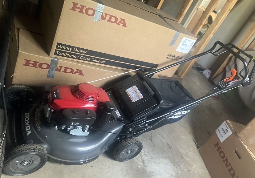 Honda Commercial Lawnmower New!