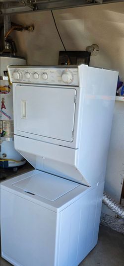 Stackable whirlpool Washer and gas dryer