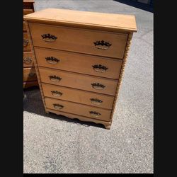 🥰VINTAGE DRESSER/5 DRAWER-GOLD COLOR🥰