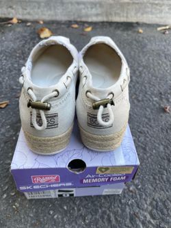 Women’s Skechers Bobs Memory Foam size 9 Sesame