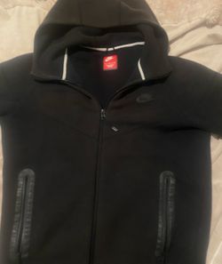 nike tech fleece size small men’s