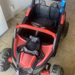 Un carrito eléctrico en buenas condiciones 150 o mejor oferta, moto eléctrica en perfectas, condiciones prende, corre bien, quiero 300 pela Moto