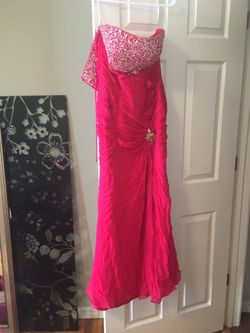 Gorgeous HOT PINK formal gown