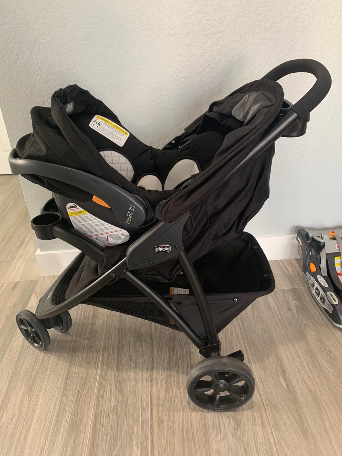 Chicco Baby Car Seat with Stroller and 2 Bases