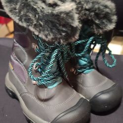 Like New Girls Keen Snow Boot Size 10 