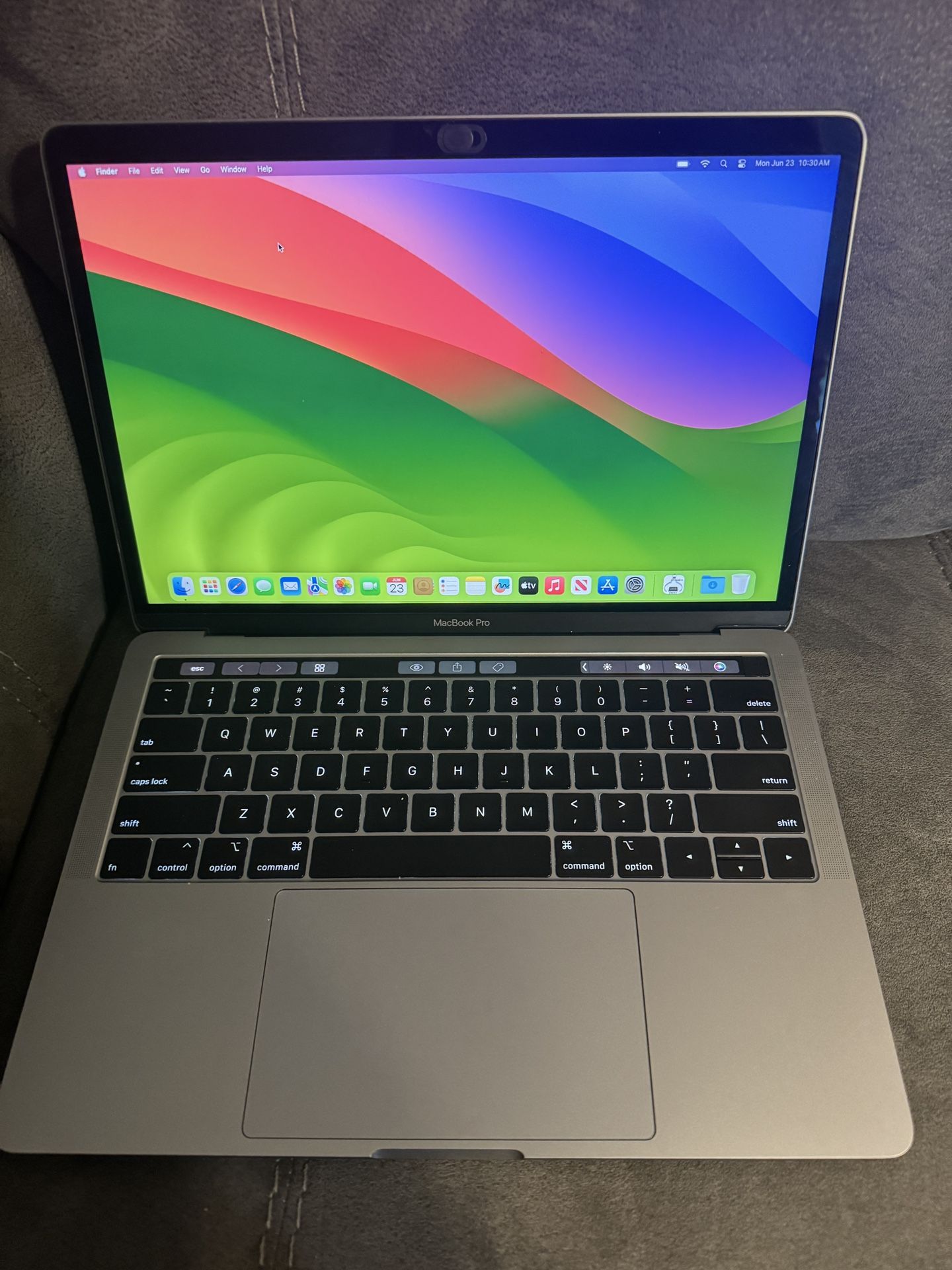 MacBook Pro 13 inch 2019 Touch Bar with fingerprint sensor very fast!! i7 16 GB 512 GB SSD