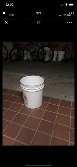 Buckets 5 gallons 2$ / 6 gallon 3$